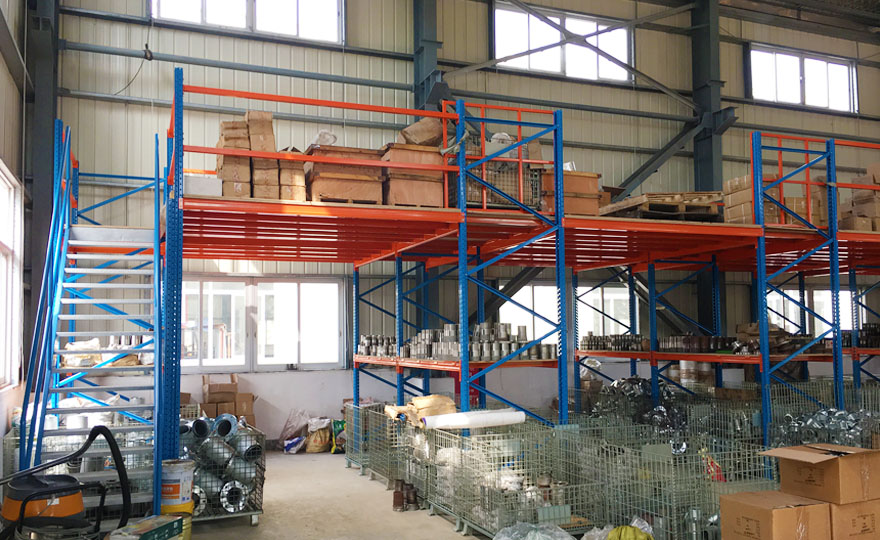Loft platform heavy duty rack for efficient and flexible storage solutions