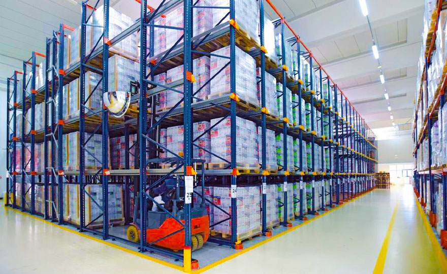 Through the heavy pallet rack, intensive storage preferred solution