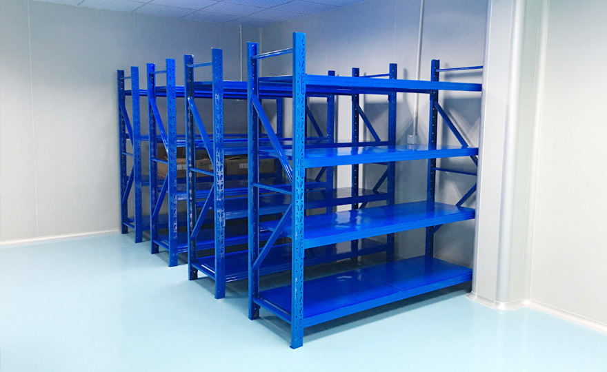 Iron plate heavy racks, featuring a "stable"