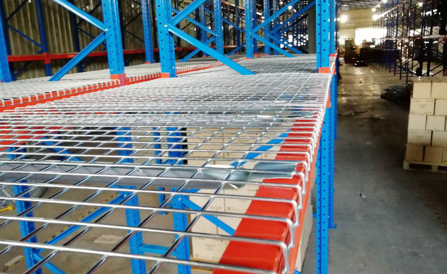 It is better to use steel plate or grid plate for storage rack