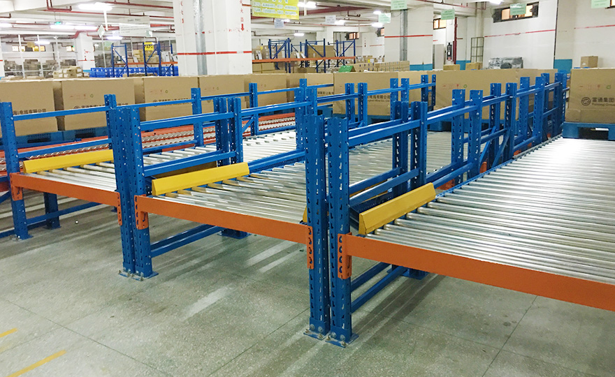 With single-layer gravity shelves, the efficiency of goods storage and retrieval is doubled