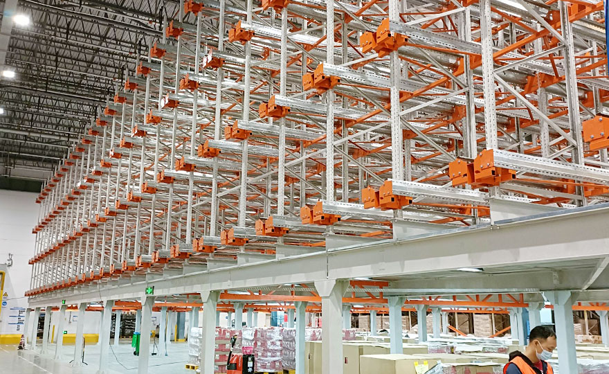 Can the mezzanine floor be combined with the shuttle rack for design purposes?