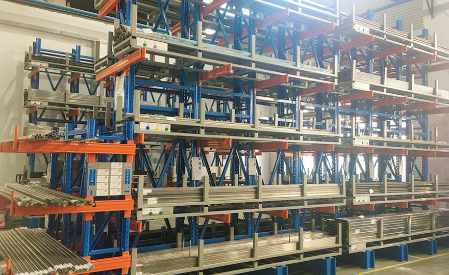 Can the cantilevered pallet racking be designed with pallets that are 6 meters long?
