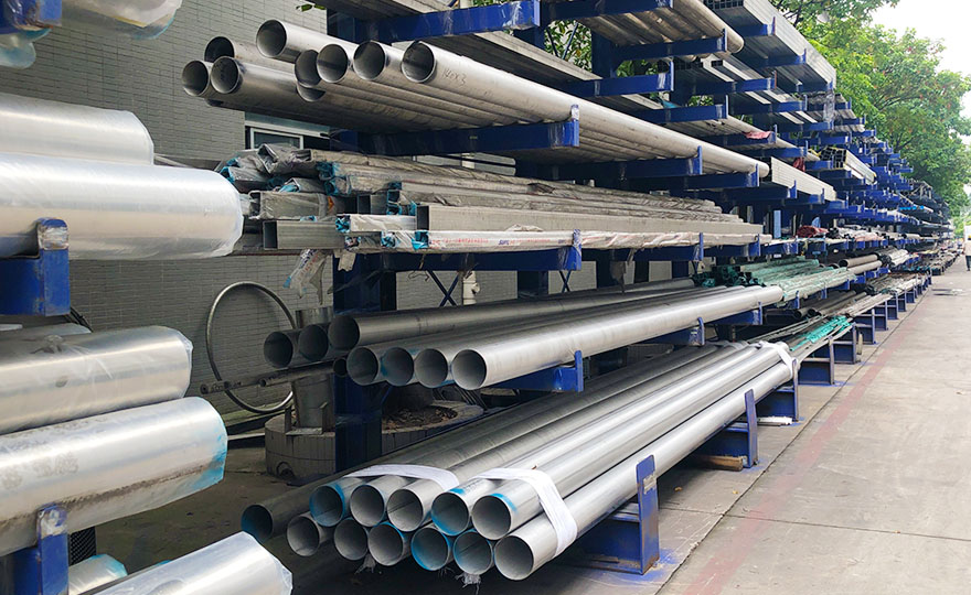 Is the single-arm design of the cantilevered sheet steel heavy-duty shelving stable?