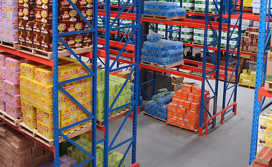Which type of heavy-duty shelves in the warehouse has a lower cost?