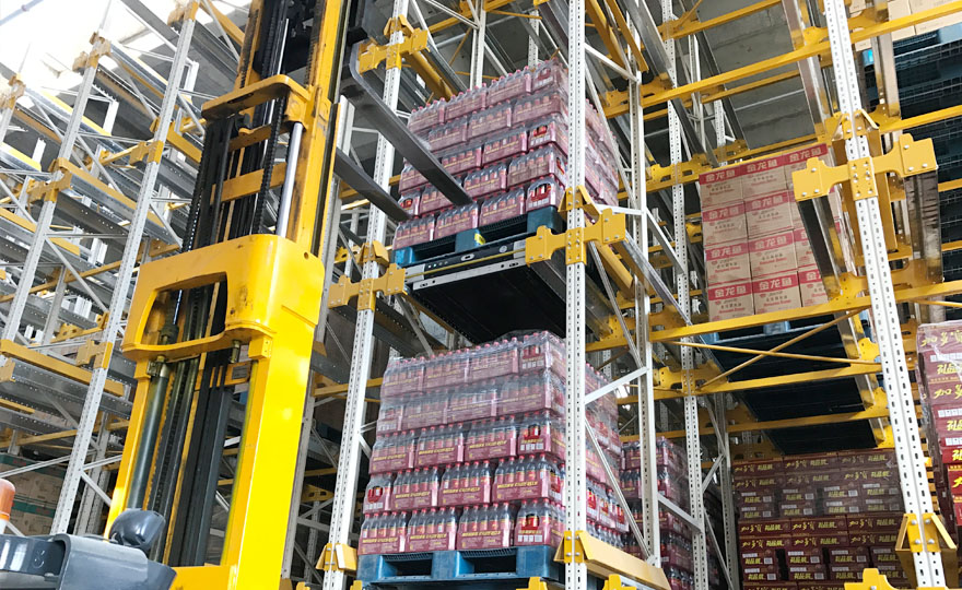 What size of pallet is used for the regular shuttle rack?
