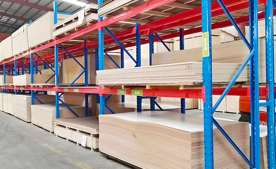What is the maximum span that can be designed for the heavy-duty shelves in the factory warehouse?