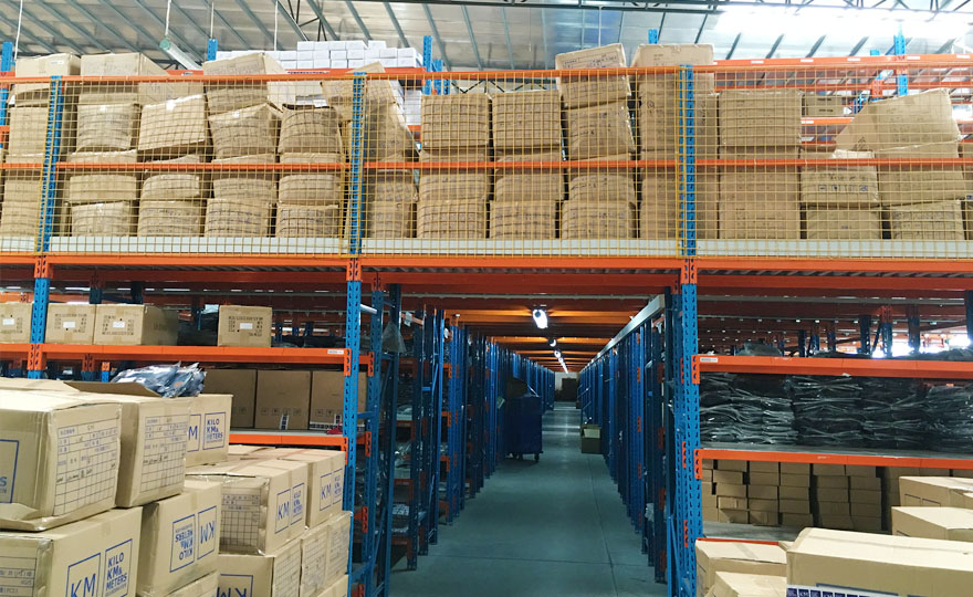 Does the factory have the necessary qualifications for the warehouse shelves?