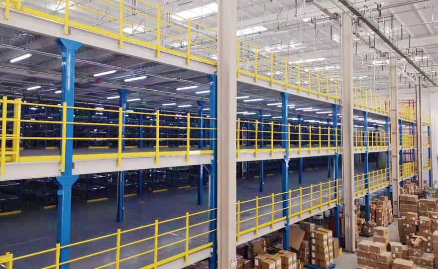 Which type of rack is suitable for storing large quantities of goods when using manual storage and retrieval in the logistics warehouse?