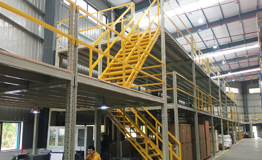 Can the steel platform be designed in combination with the roll material shelves?