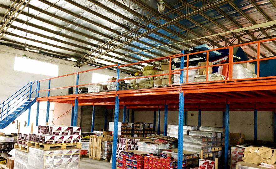 What are the furniture storage shelves that can accommodate goods of multiple specifications?
