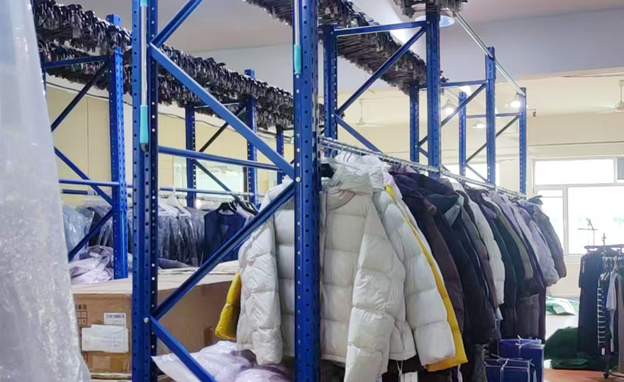 Which color is better for the uprights of heavy-duty storage shelves?