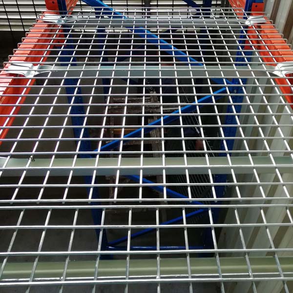 Heavy duty rack with mesh laminates