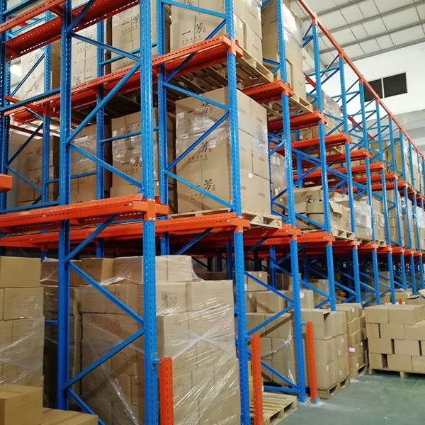 Forklift rack for cold storage