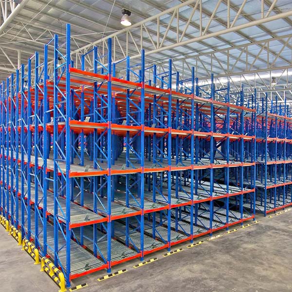 Gravity through-type rack