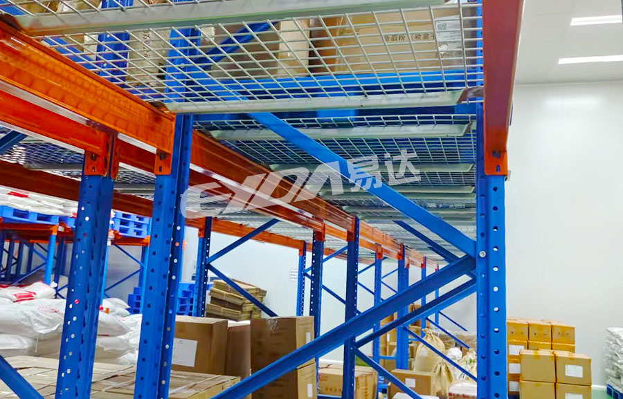 Heavy-duty pallet racking