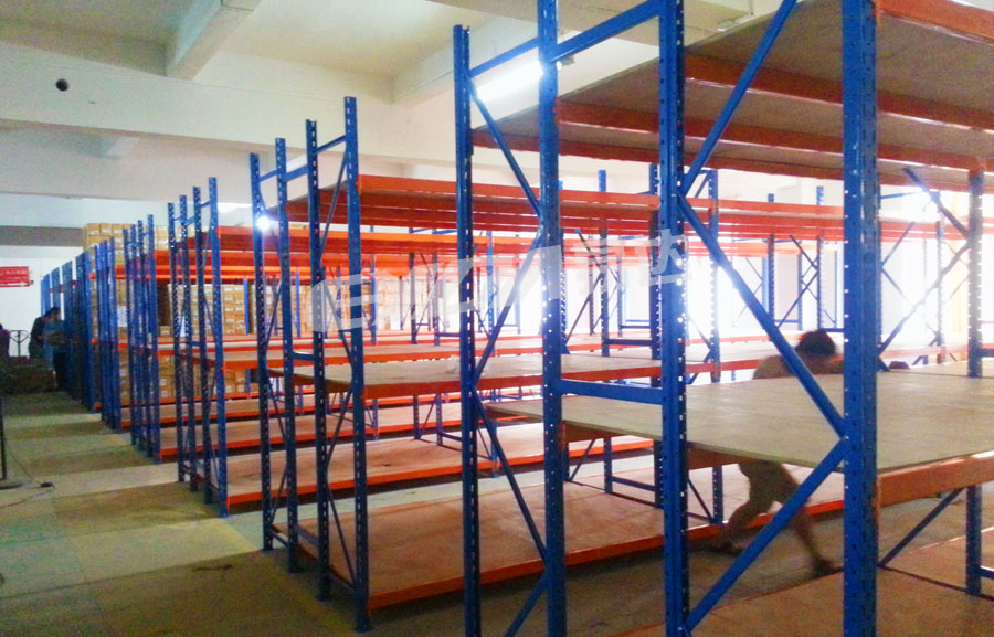 Heavy-duty shelves
