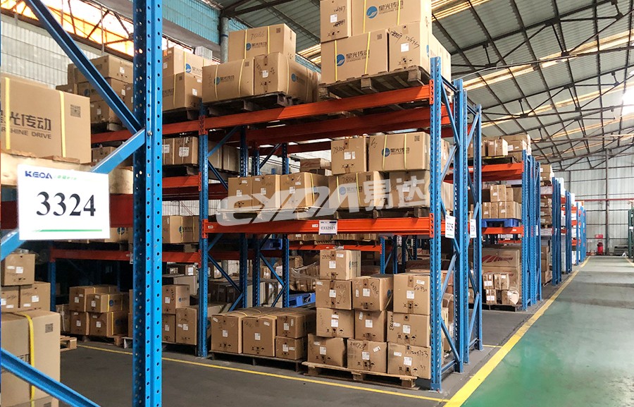 Heavy-duty pallet racking