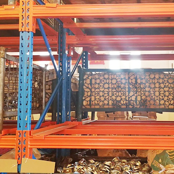 P-shaped hole rack