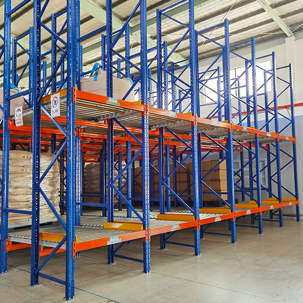 Pharmaceutical cold storage shelves