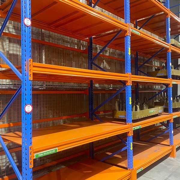 heavy-duty pallet racks